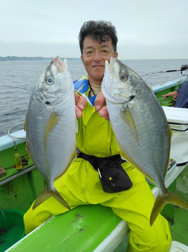 シマアジ