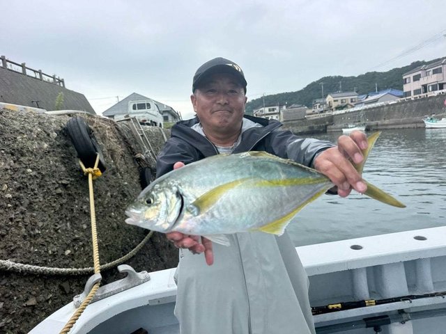 シマアジ