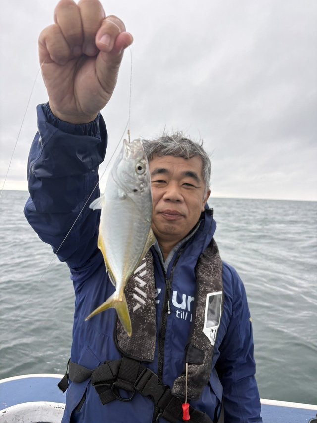 シマアジ