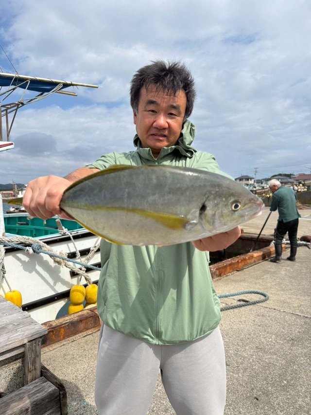 シマアジ