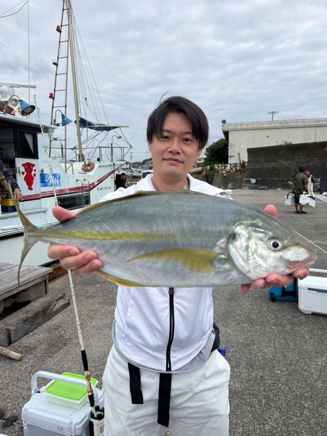 シマアジ