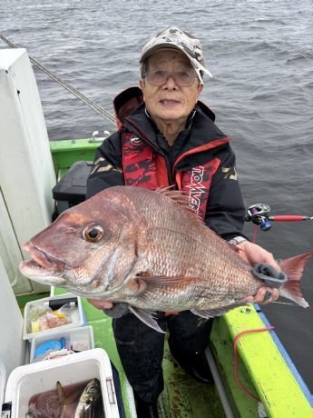 マダイ3.20kg！2匹！の釣果｜2026年10月5日｜米元釣船店（神奈川/）｜釣割