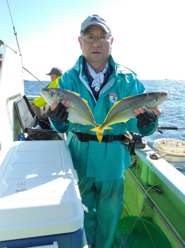 シマアジ