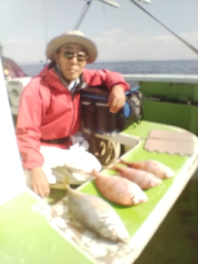 シマアジ