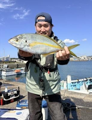 シマアジ