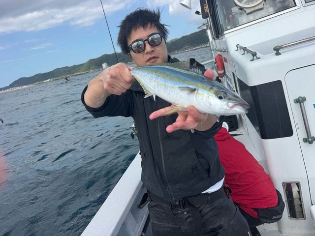 シマアジ