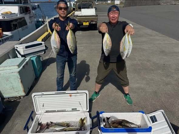 シマアジ