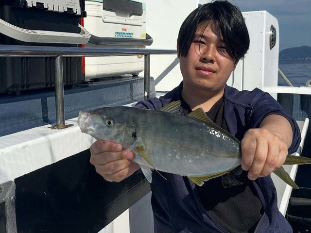 シマアジ