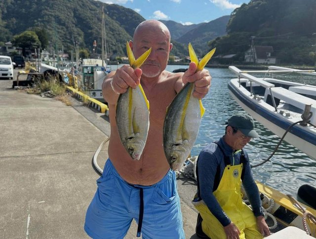 シマアジ