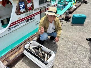 シマアジ