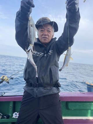 シマアジ