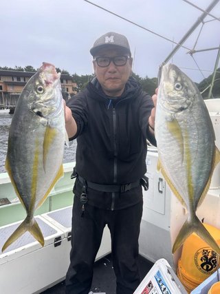 シマアジ