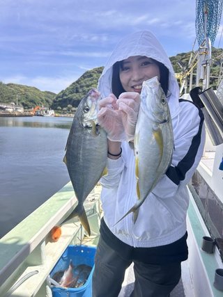 シマアジ