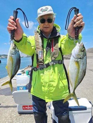 シマアジ