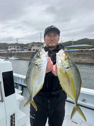 シマアジ