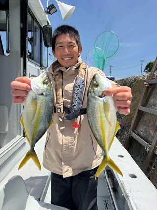 シマアジ