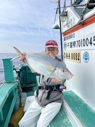 シマアジ