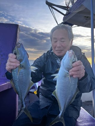 シマアジ