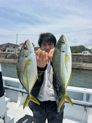 シマアジ