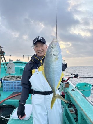 シマアジ