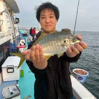 シマアジ