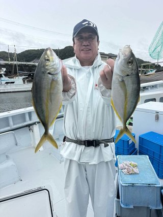 シマアジ
