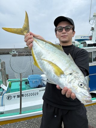 シマアジ
