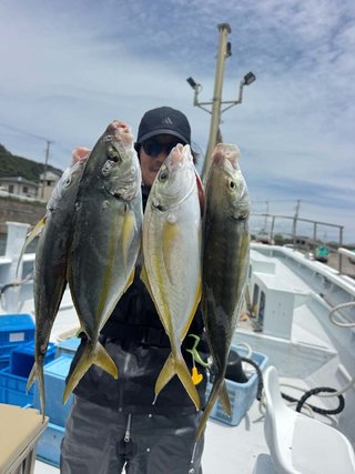 シマアジ