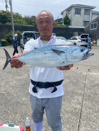 シマアジ