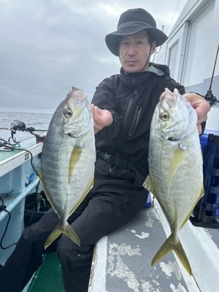 シマアジ