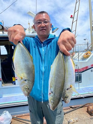 シマアジ