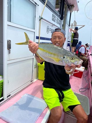 シマアジ