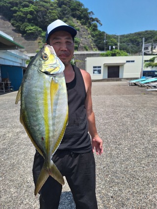 シマアジ