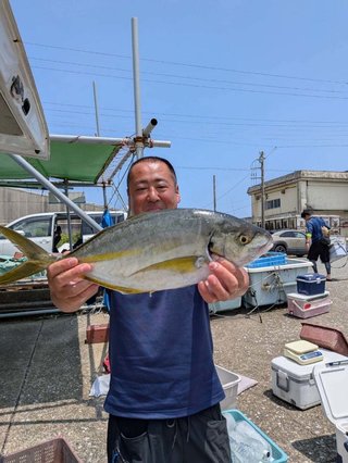 シマアジ