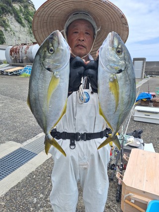 シマアジ
