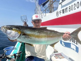 シマアジ