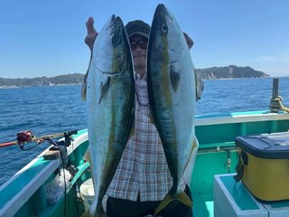 シマアジ