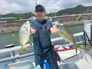 シマアジ
