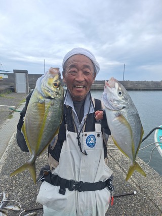 シマアジ