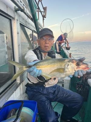 シマアジ