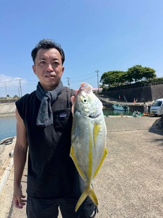 シマアジ