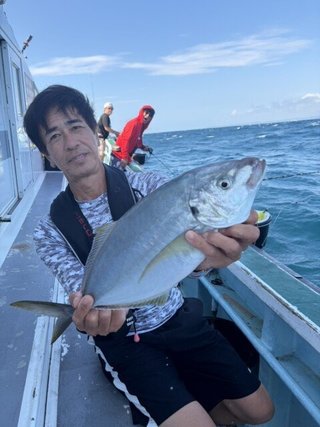 シマアジ