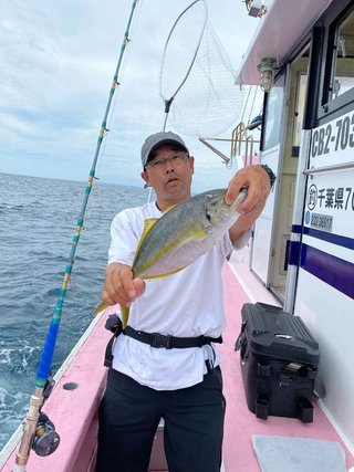 シマアジ