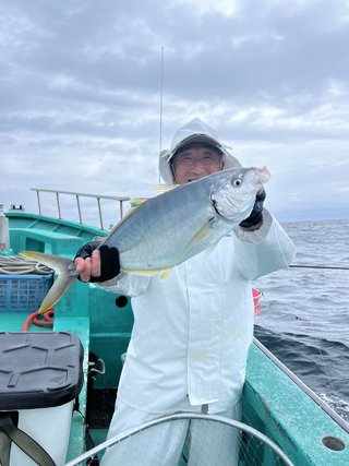 シマアジ