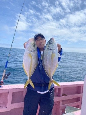 シマアジ