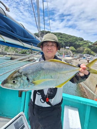 シマアジ