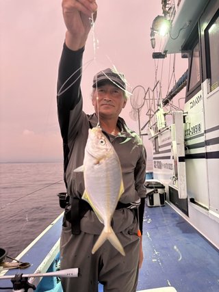 シマアジ