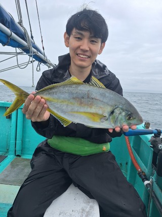 シマアジ