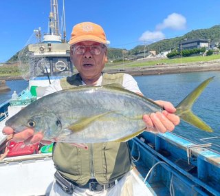 シマアジ