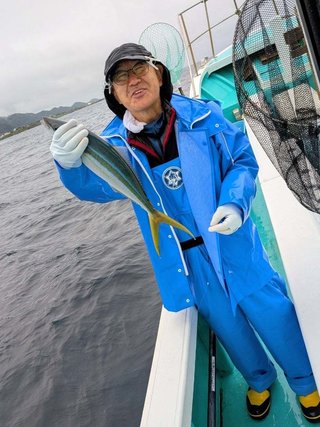 シマアジ